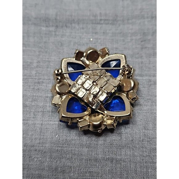 Vintage Carbon Blue Floral Heart Shape Pin Pinback Brooch, 1.5'' Diameter - Picture 2 of 2